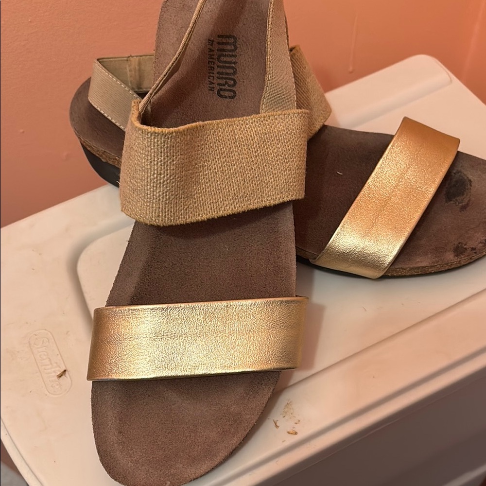Munro Women's Gold Sandals
